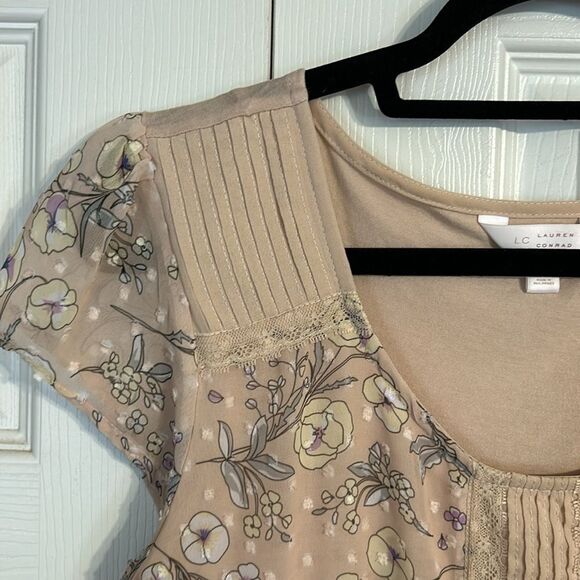 LAUREN CONRAD Size Medium Tan Cream Floral Lace Mixed Media Blouse Neutral - Picture 3 of 7